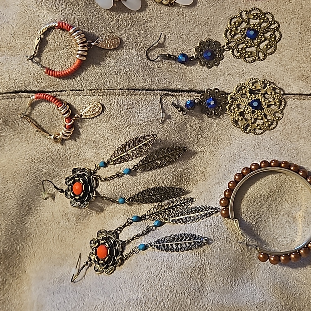 Earrings - Picture 2 of 5